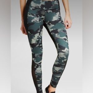 Camouflage full length tights.🥰😎